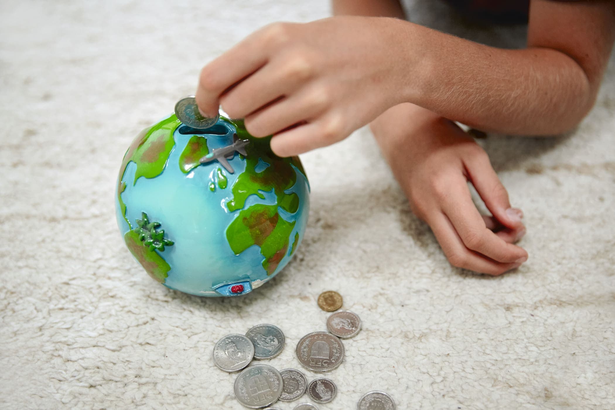 Un globe terrestre comme tirelire