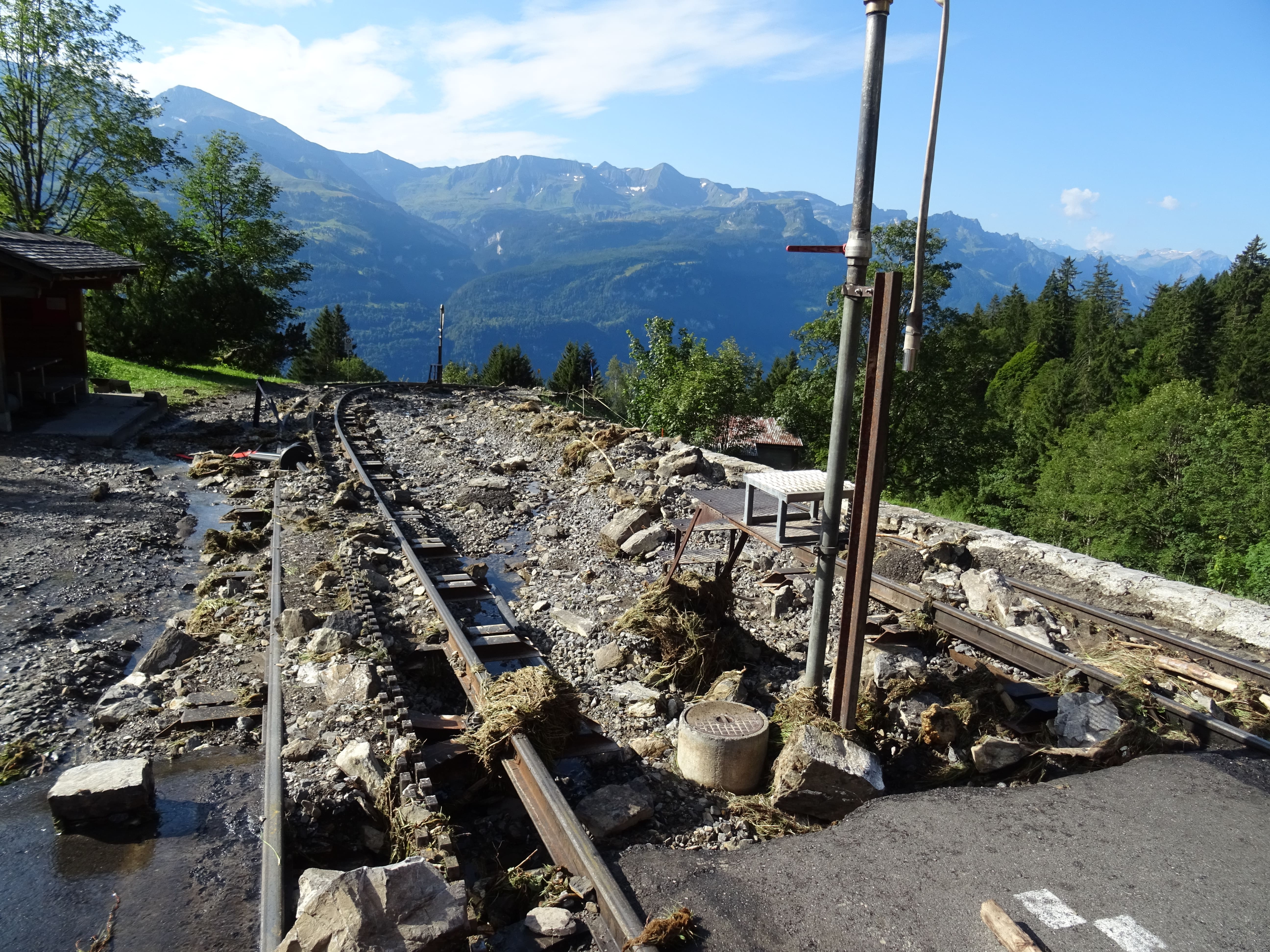 Schaden am Trassee der Brienz Rothorn Bahn. 