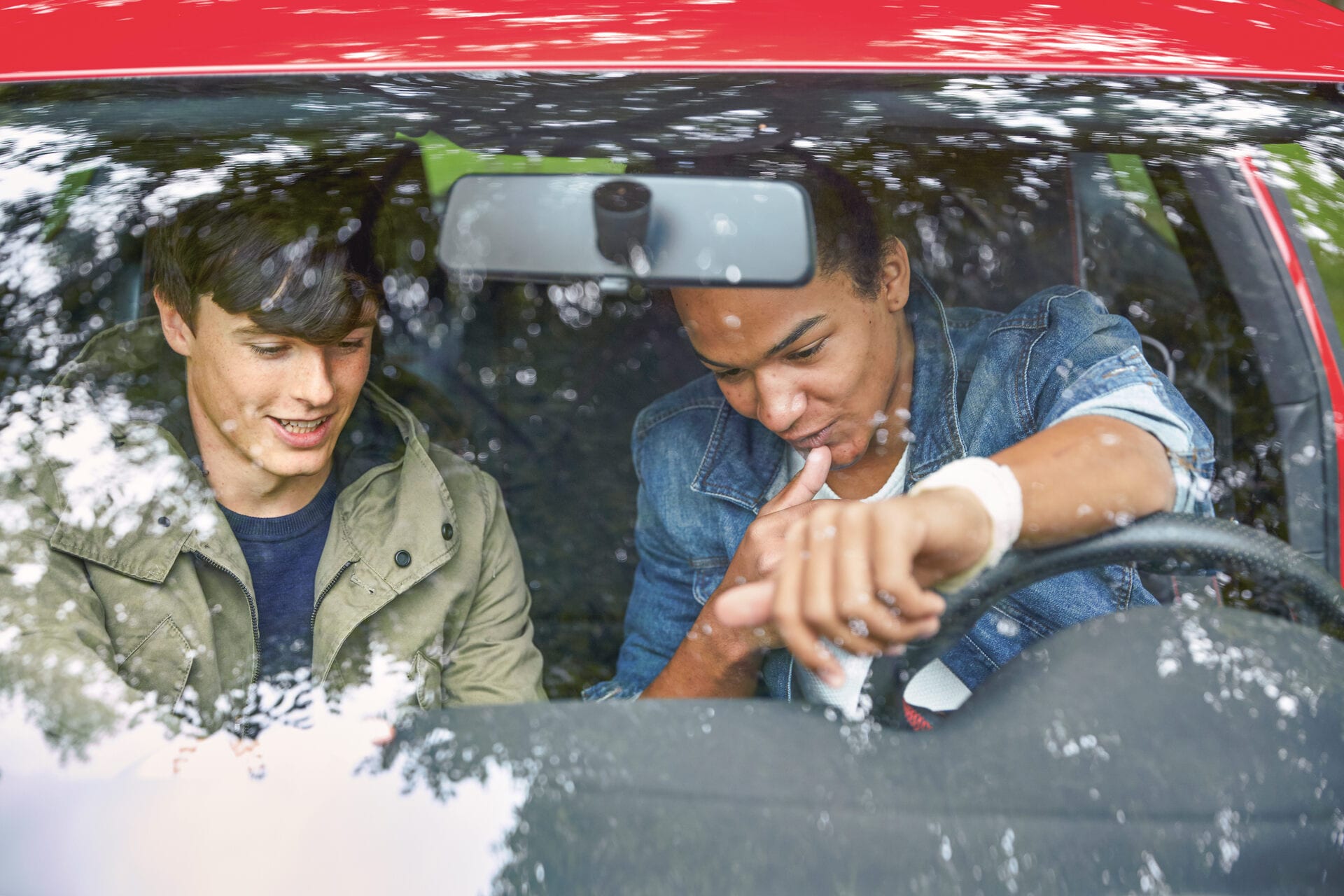 Autoversicherung für Neulenker – Schutz für junge Fahrerinnen und Fahrer