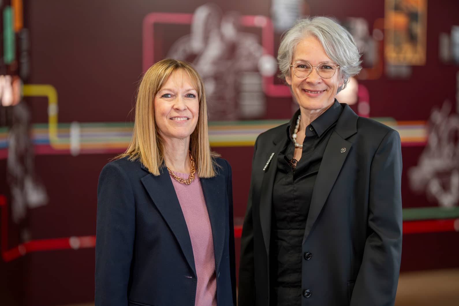 Michèle Rodoni, CEO die Mobiliar und Katharina Fromm, Rektorin der Universität Freiburg
