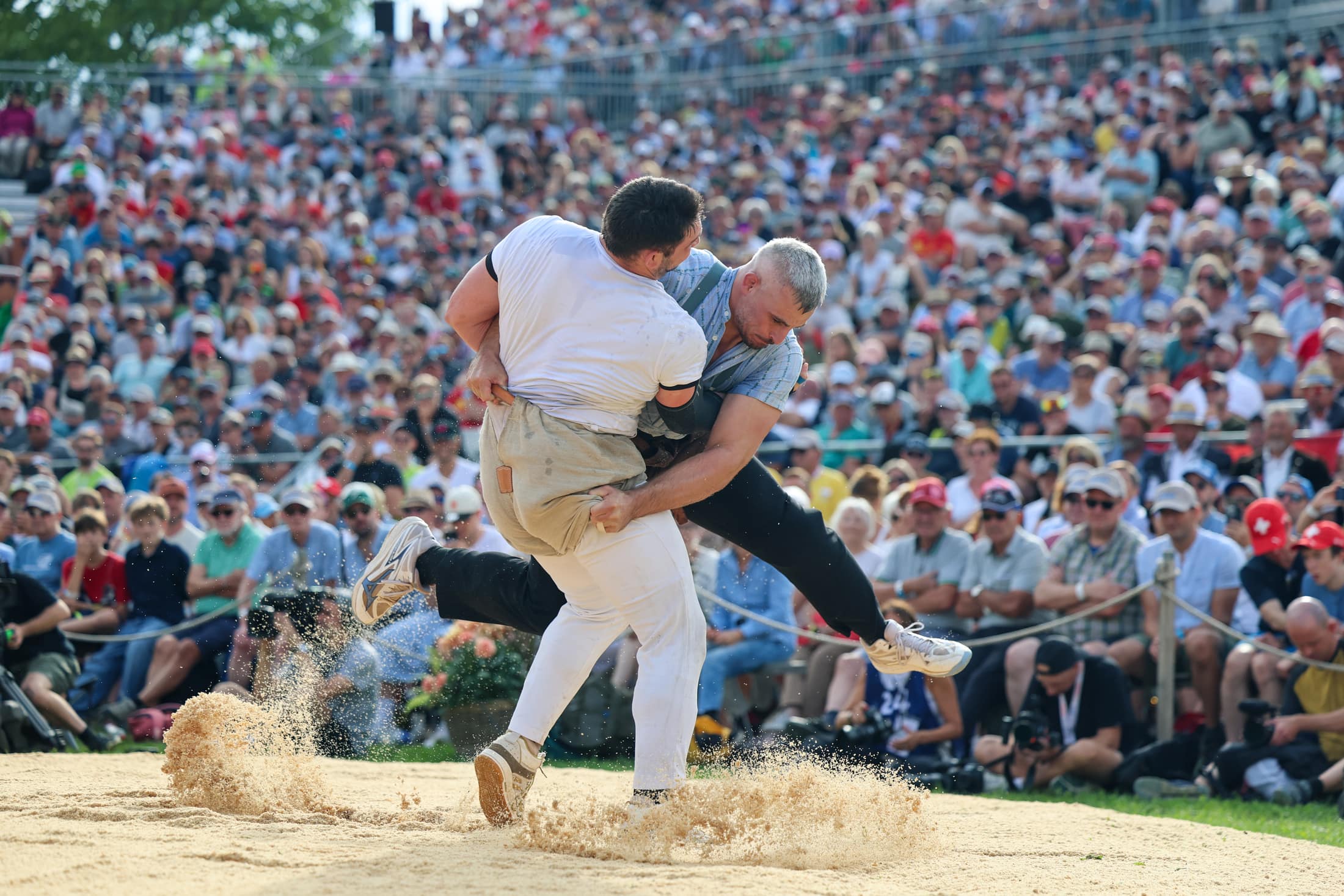 Zwei Schwinger in Arena
