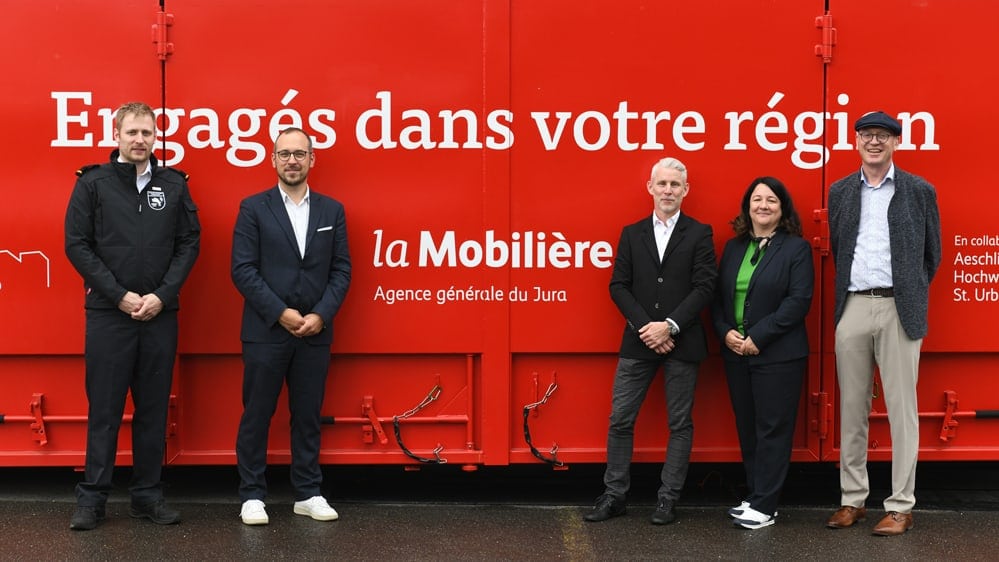 (de gauche à droite) Nicolas Dobler, commandant du CRISP; Julien Loichat, Conseiller municipal en charge du Département de la Sécurité; Olivier Léchenne, agent général de la Mobilière pour le Jura; Belinda Walther Weger, responsable Public Affairs & Développement durable la Mobilière; Gabriel Voirol, maire de Porrentruy.