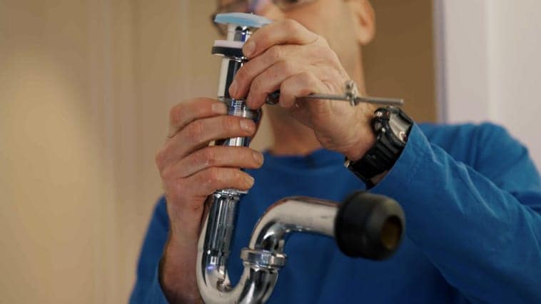 Lavabo-Siphon reinigen