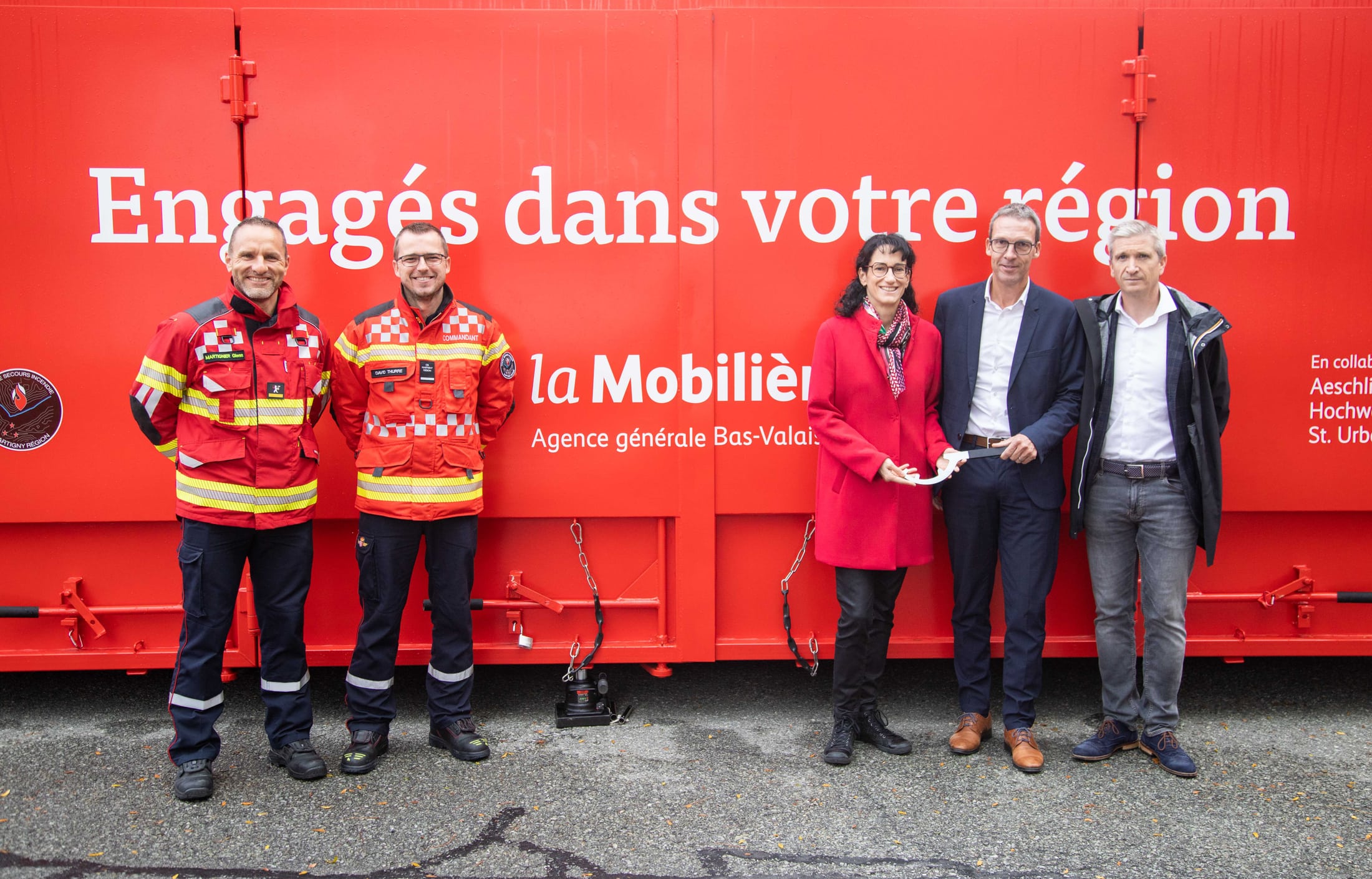 (de g. à dr.) Les Majors Glenn Martignier et David Thurre, commandants des Centres de secours Incendie, respectivement de Monthey et de Martigny, Anne-Laure Couchepin Vouilloz, Présidente de Martigny, Stéphane Coppey, Président de Monthey, Alex Bender, agent général la Mobilière Bas-Valais.