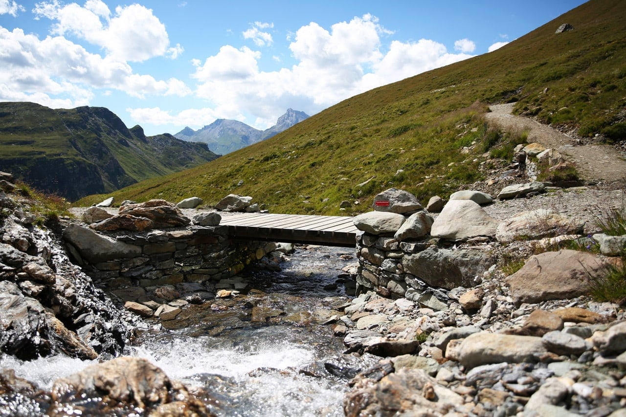Remise en état du pont sur le col du Tomül, Vals (GR)