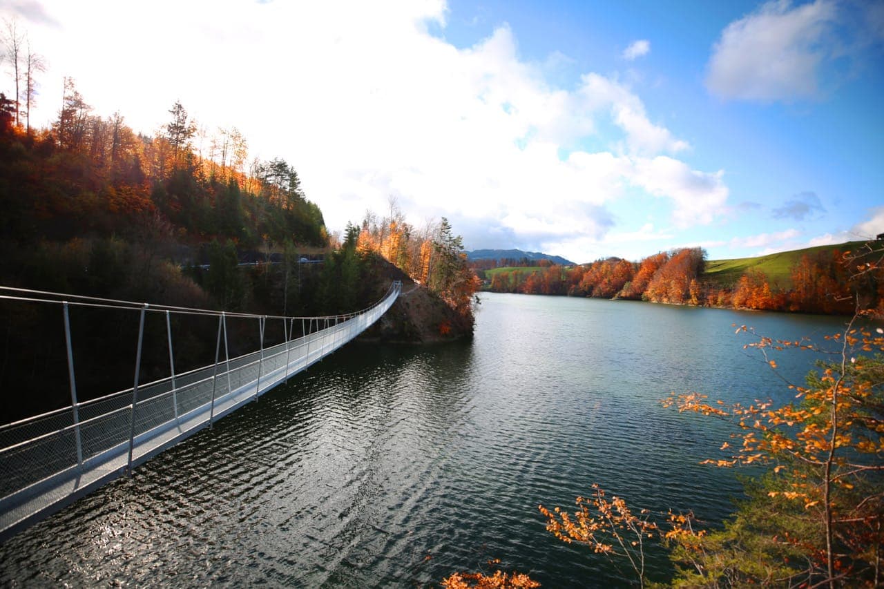 Avec ses 108 mètres de long, cette nouvelle passerelle apporte sécurité et calme aux randonneurs. 