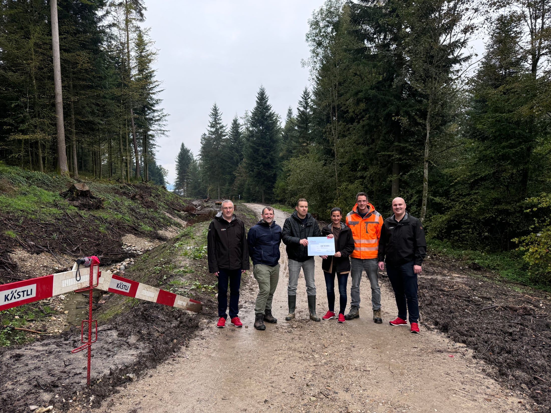Legende von links: Adrian Eggimann (Mobiliar), Michael Minder (Präsident Herdgemeinde), Christian Scheidegger (Herdrat), Valérie Bodenmüller (Mobiliar), Stefan Glanzmann (C+S Ingenieure AG), Alexander Burkhard (Mobiliar)
