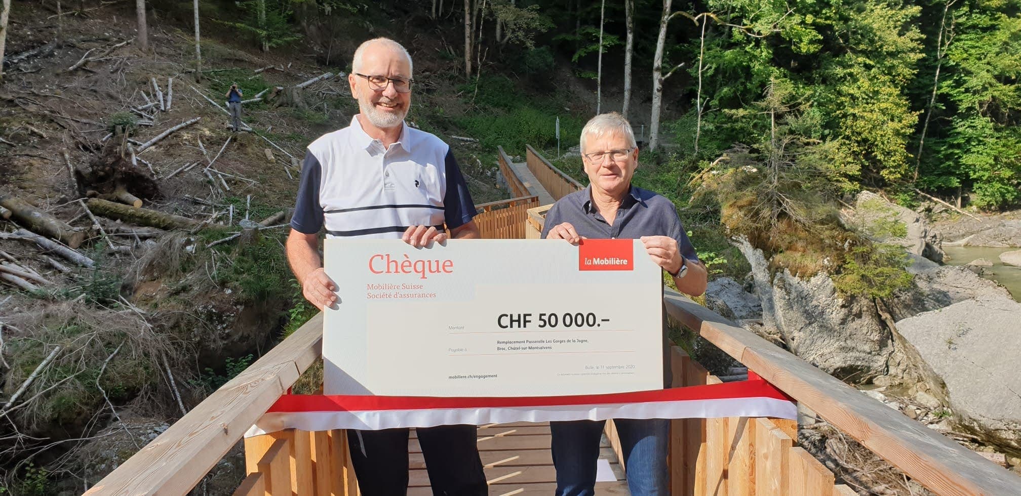Présentation d’un chèque de 50&nbsp;000 francs