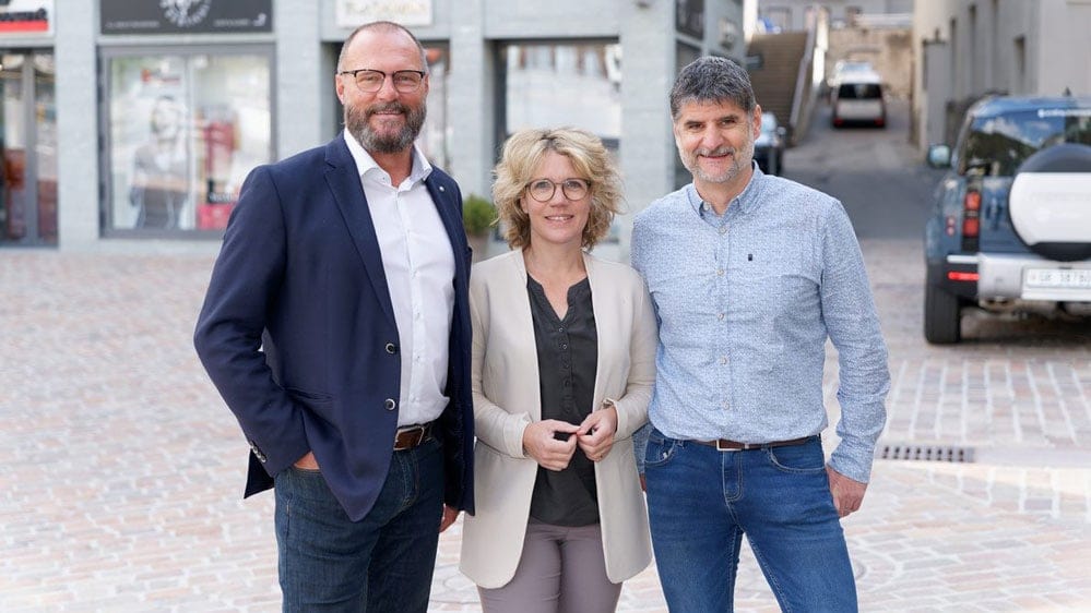 Generalagent der Mobiliar St. Moritz Dumeng Clavuot mit Sandra und Remo Püntener, Gründer der Stiftung