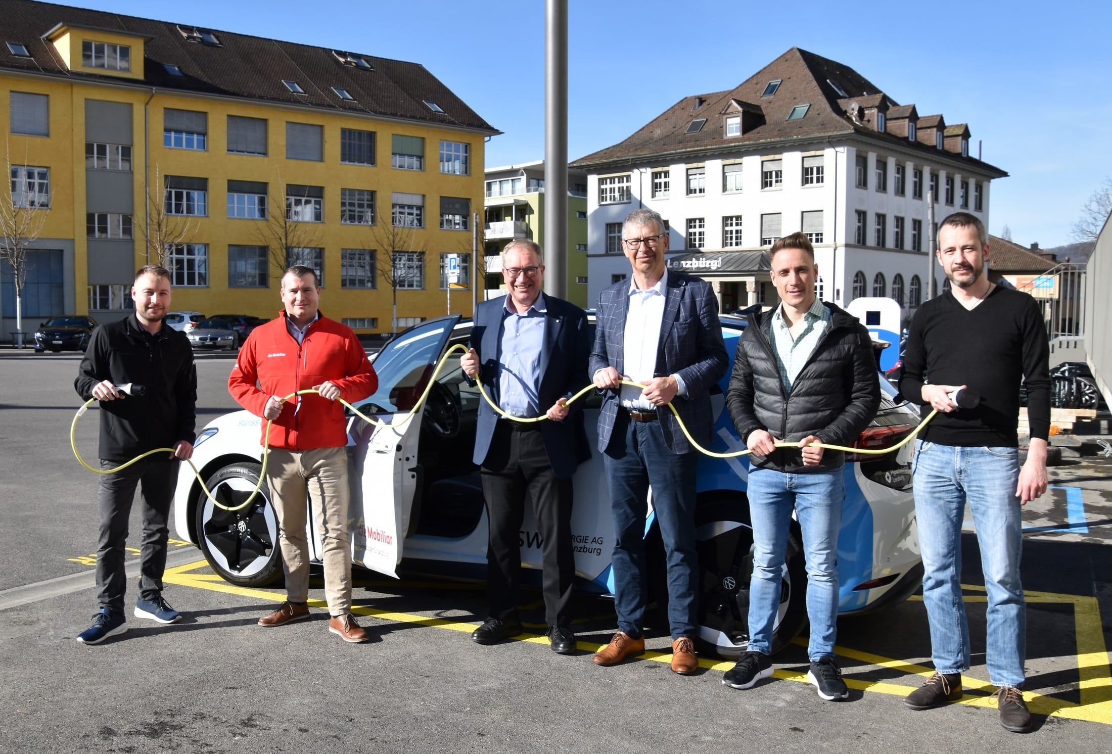Partner mit dem E-Mietfahrzeug
