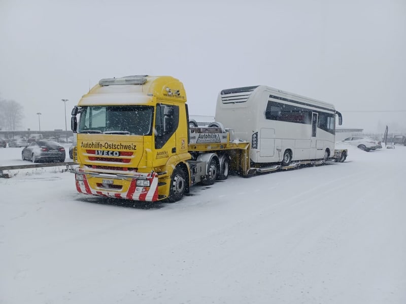 Remorquage d’un camping-car au Cap Nord