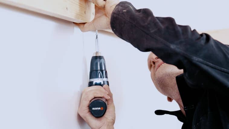 Variante 2: Wandvertäfelung mit einer Plattenkonstruktion