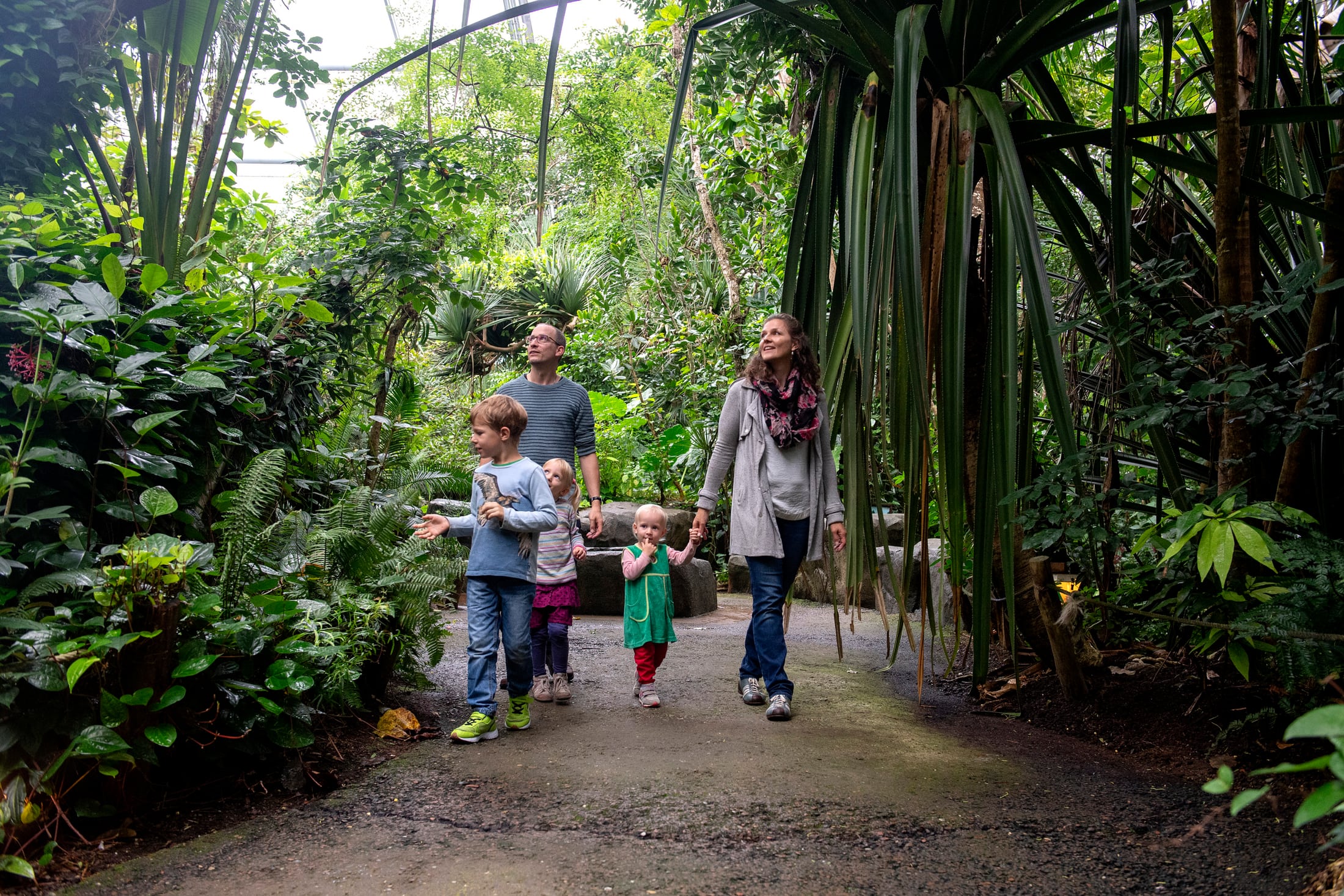Familie im Zoo