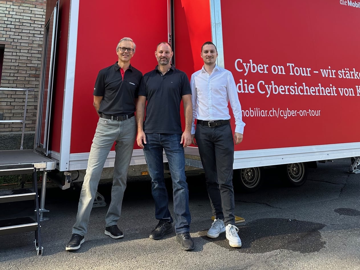 v.l.n.r.: Pascal Wälti (Teamleiter Mobiliar Generalagentur Bern-Stadt, Bernard Fuhrer (Geschäftsführer Brauerei Felsenau), und Raphael Thierstein (Leiter Verkaufssupport bei der Mobiliar Generalagentur Bern-Stadt).
