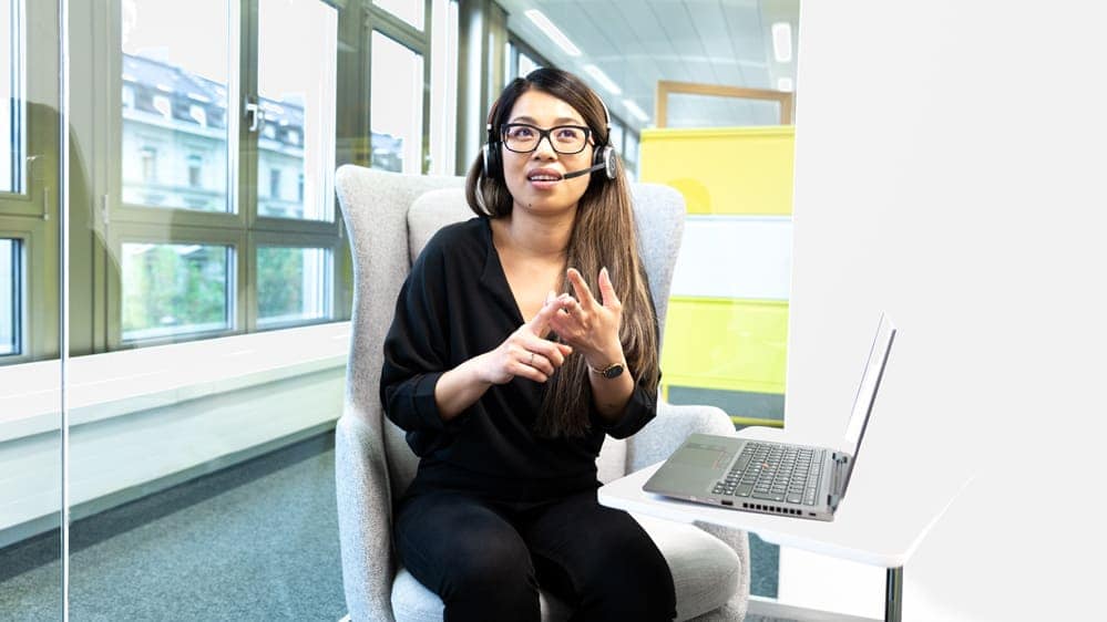 Une femme au téléphone