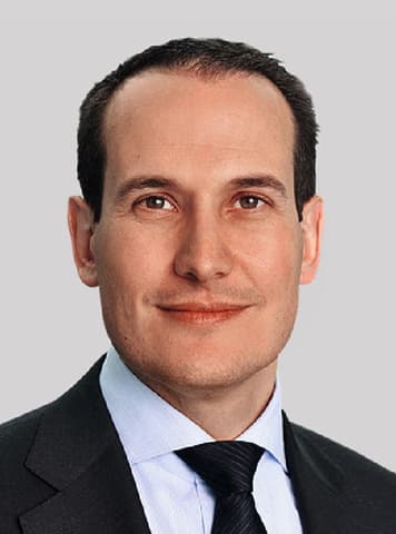 Patric Deflorin succédera à Bruno Kuhn à la tête du secteur du Comité de direction Assurances au 1er juillet 2015. Patric Deflorin succédera à Bruno Kuhn à la tête du secteur du Comité de direction Assurances au 1er juillet 2015.